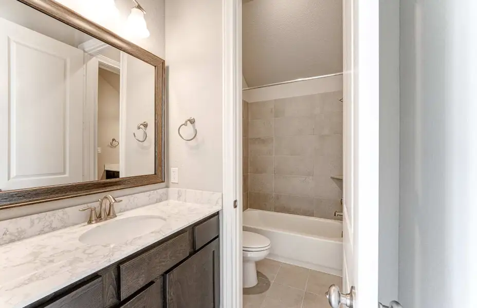 Representative furnished interior of a home built from the 2909 by Ravenna Homes in The Woodlands Hills 65′, Willis (Image 23). Representative furnished interior of a home built from the 2909 by Ravenna Homes in The Woodlands Hills 65′, Willis (Image 23).