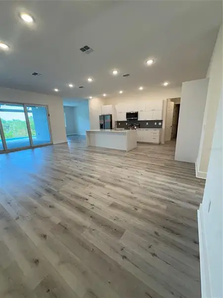 Spacious, unfurnished interior of a new home in , Port Charlotte (Image 11).