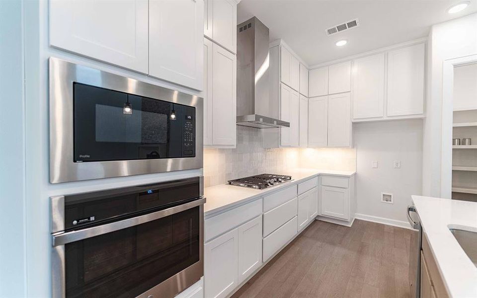 Furnished interior view inside a new home in Heath Golf & Yacht Club, Heath (Image 6).