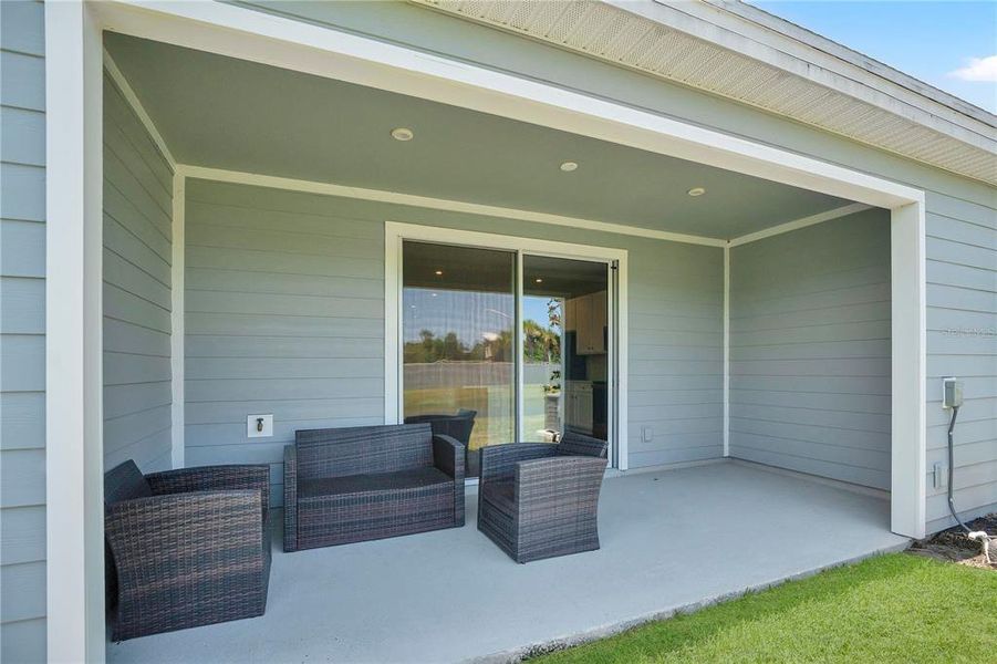 Exterior details and patio area of a home in , Palm Coast (Image 24).