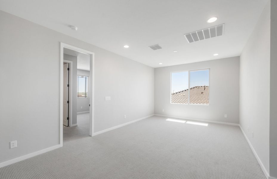 Spacious, unfurnished interior of a new home in Soleo, San Tan Valley (Image 26).