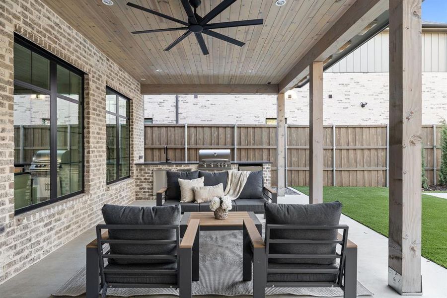 Exterior details and patio area of a home in , Dallas (Image 4).