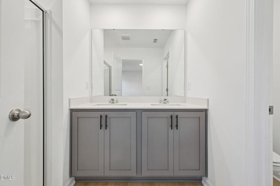 28-web-or-mls-Flagstone Way-S2410-028