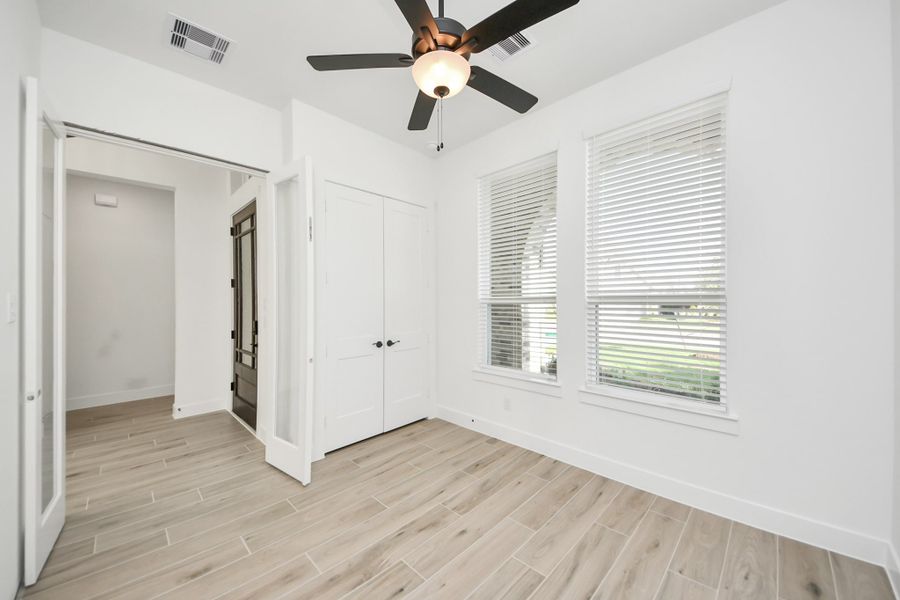 Spacious, unfurnished interior of a new home in Meridiana, Manvel (Image 23).