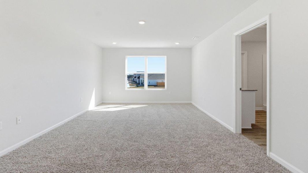 Spacious, unfurnished interior of a new home in Misting Springs, Crawfordville (Image 29).