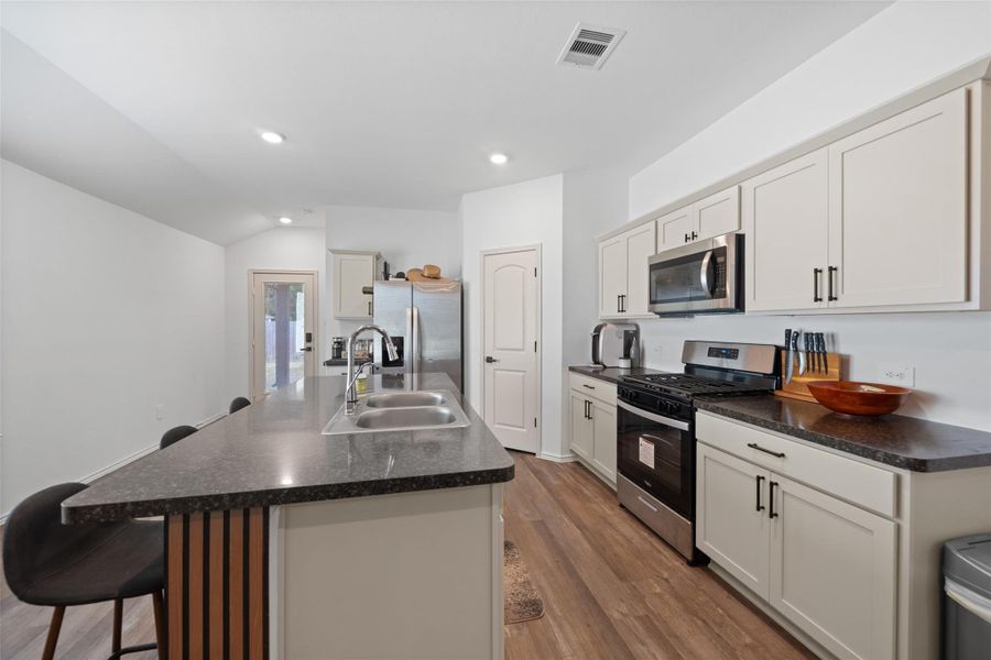 Well appointed Kitchen and walk-in pantry. Well appointed Kitchen and walk-in pantry.