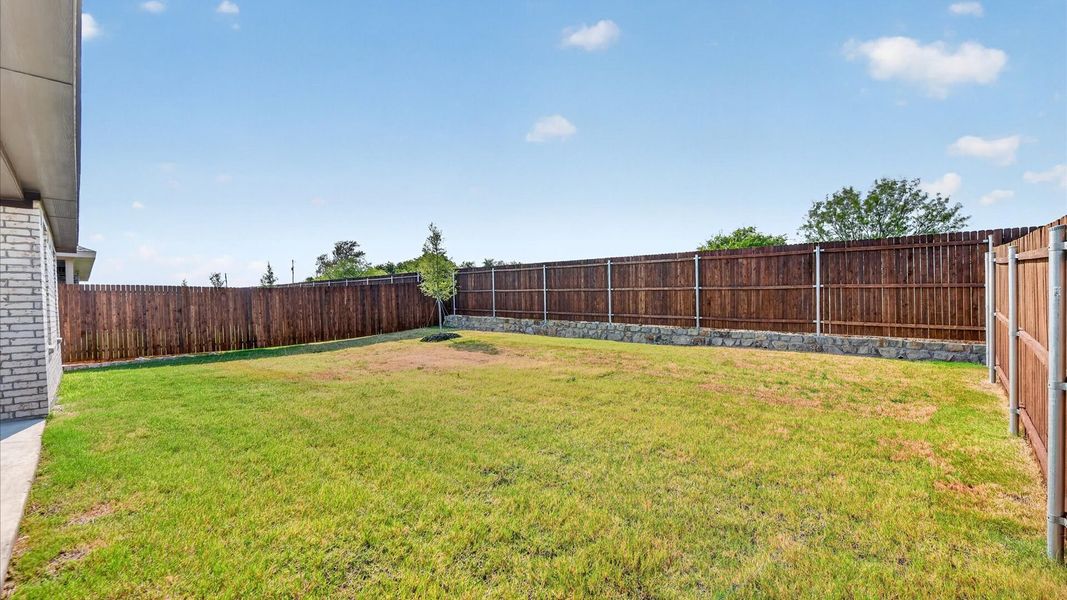Exterior details and patio area of a home in Legado, Cleburne (Image 4).