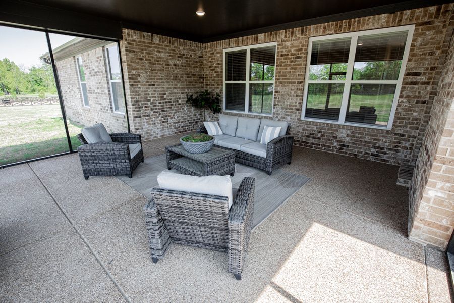 Representative exterior details of a home built from the Willow by Grant & Co in Manor at Hall Creek, Arlington (Image 43).