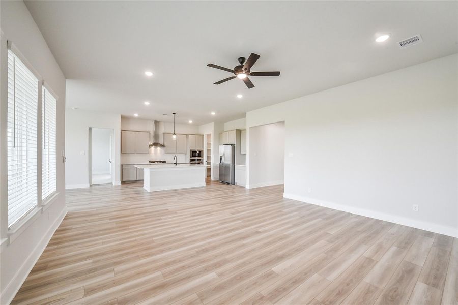 Spacious, unfurnished interior of a new home in Sierra Vista, Rosharon (Image 34). Spacious, unfurnished interior of a new home in Sierra Vista, Rosharon (Image 34).