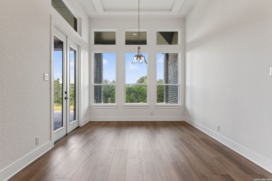 Spacious, unfurnished interior of a new home in Waldsanger, New Braunfels (Image 35).