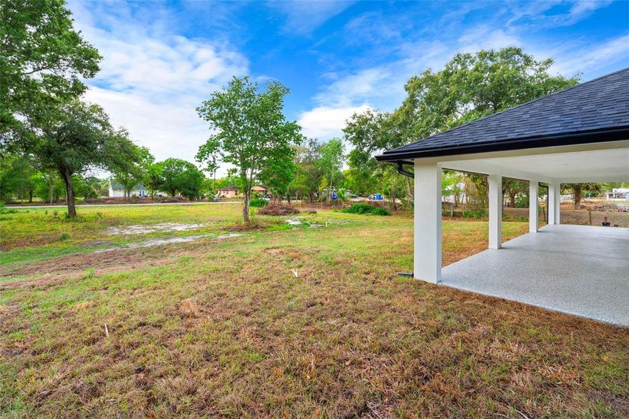 Exterior details and patio area of a home in , Okeechobee (Image 33).