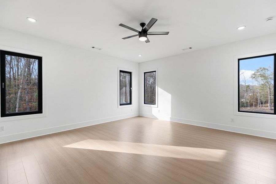 Spacious, unfurnished interior of a new home in , Jefferson (Image 31).