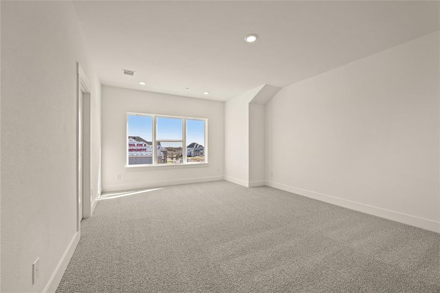 Spacious, unfurnished interior of a new home in Talia, Mesquite (Image 13).