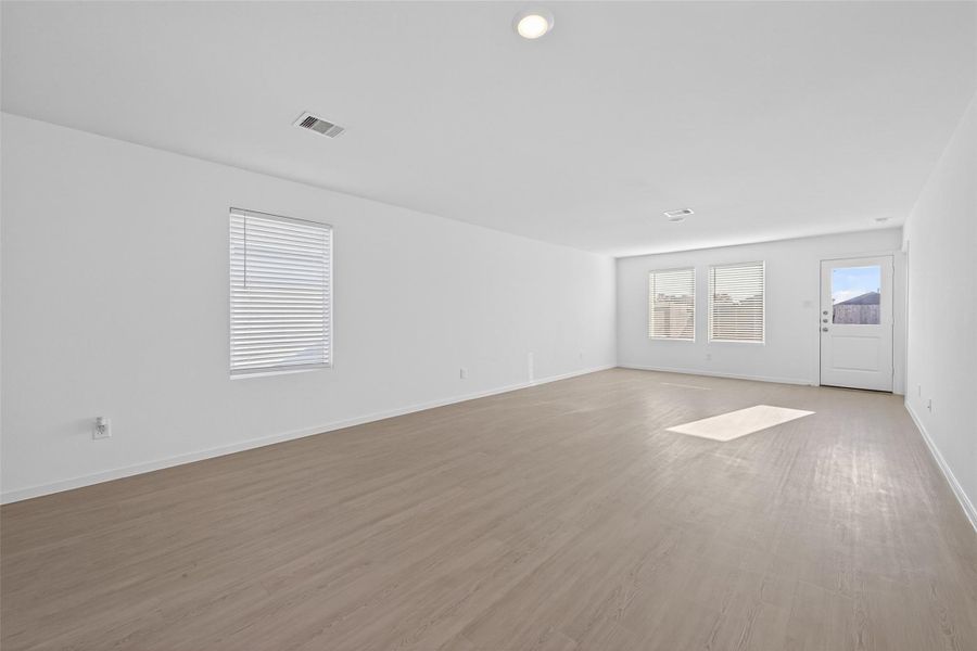 Spacious, unfurnished interior of a new home in , Houston (Image 15).