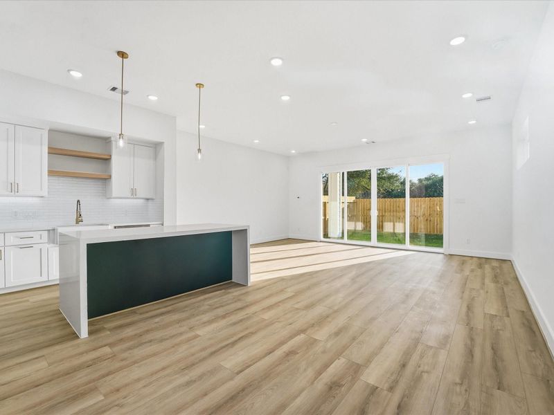 Spacious, unfurnished interior of a new home in , Houston (Image 16).