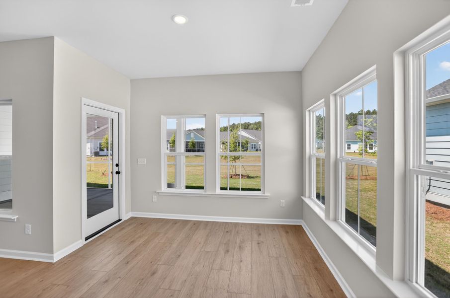 Spacious, unfurnished interior of a new home in Carnes Crossroads, Summerville (Image 9).