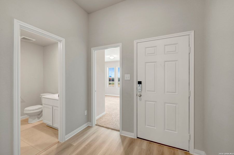 Spacious, unfurnished interior of a new home in Mesquite Ridge, San Antonio (Image 28).