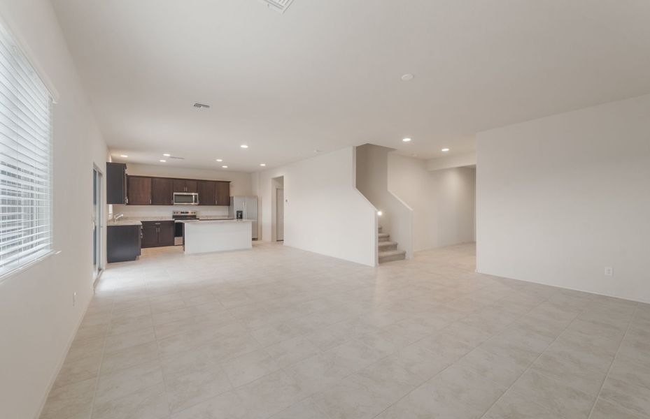 Spacious, unfurnished interior of a new home in El Rancho Santa Rosa, Maricopa (Image 16).