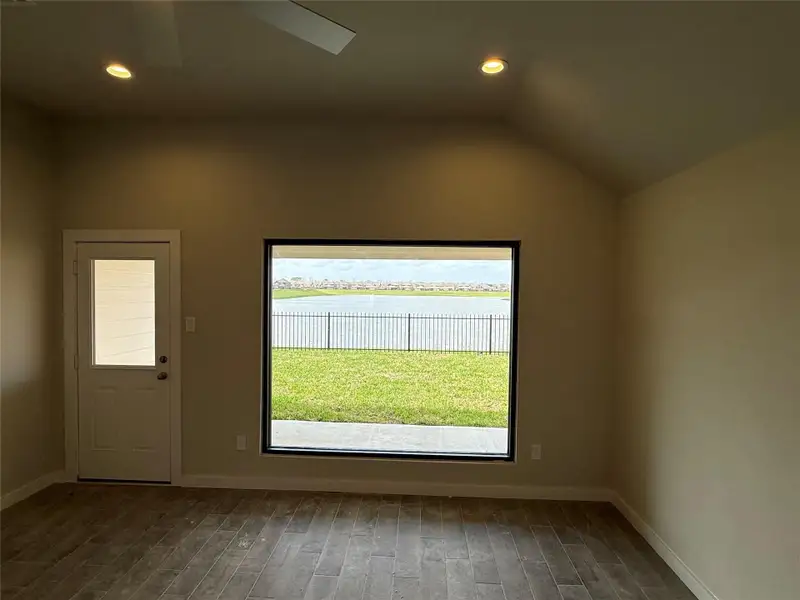 Spacious, unfurnished interior of a new home in Huntington Place, Rosharon (Image 2). Spacious, unfurnished interior of a new home in Huntington Place, Rosharon (Image 2).