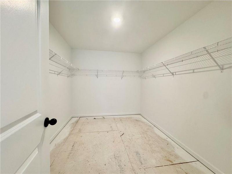 Spacious, unfurnished interior of a new home in Eastlyn Crossing, Flowery Branch (Image 8).