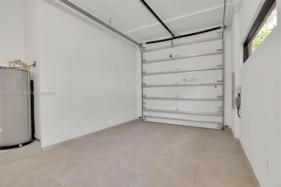 Spacious, unfurnished interior of a new home in , Miami (Image 54).