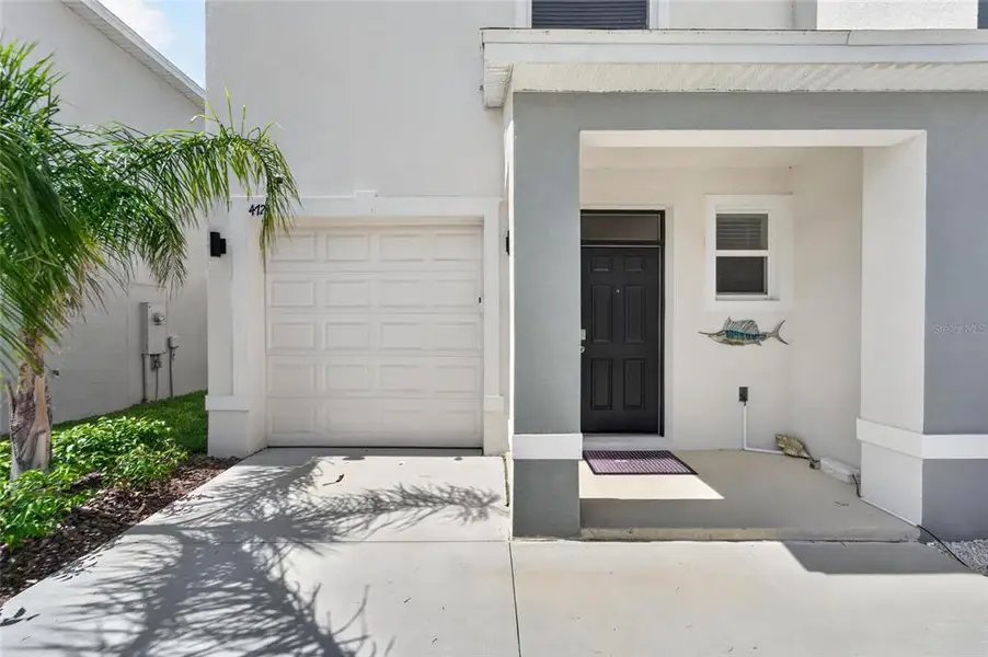 Exterior details and patio area of a home in Mangrove Point, Apollo Beach (Image 3).