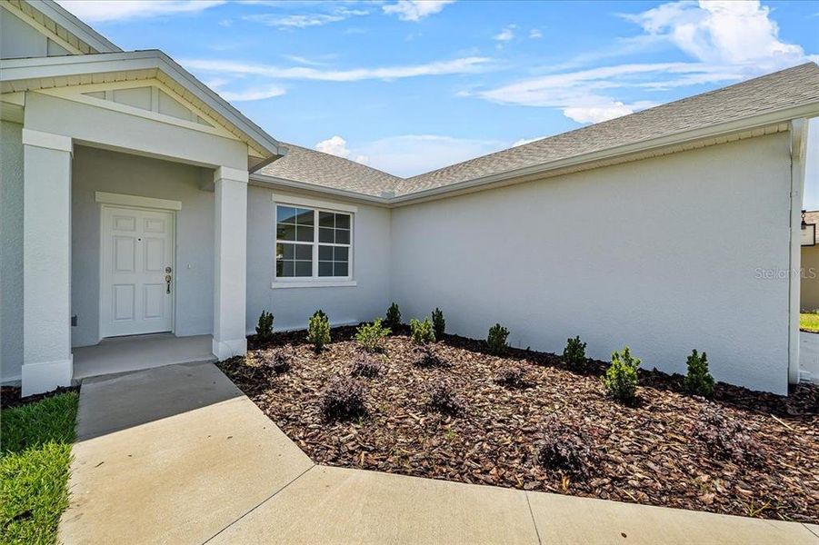 Front exterior of a new home in , Mulberry, FL, highlighting curb appeal (Image 16). Front exterior of a new home in , Mulberry, FL, highlighting curb appeal (Image 16).