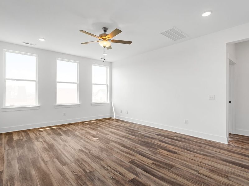 Spacious, unfurnished interior of a new home in Meadow Ridge Estates, Josephine (Image 16).