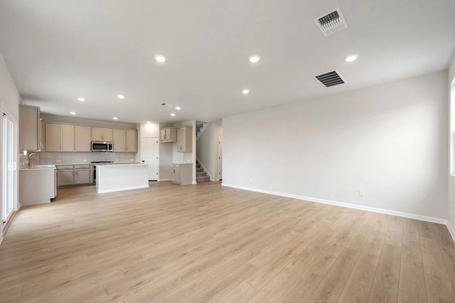 Spacious, unfurnished interior of a new home in Berry Creek Highlands, Georgetown (Image 26).