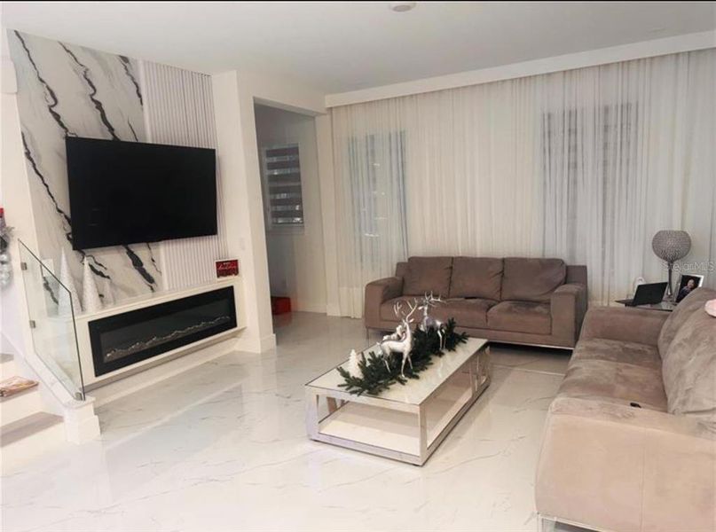 Furnished interior view inside a new home in , Winter Garden (Image 7).