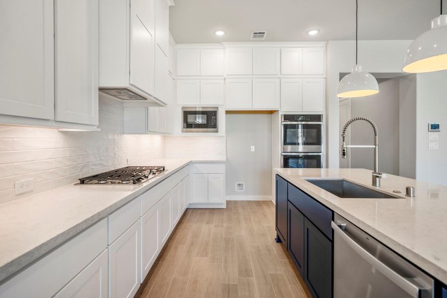 Furnished interior view inside a new home in ARTAVIA 55' Lots, Conroe (Image 7). Furnished interior view inside a new home in ARTAVIA 55' Lots, Conroe (Image 7).