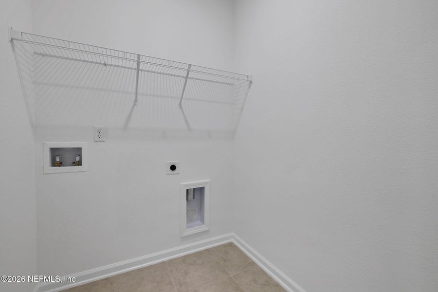 Spacious, unfurnished interior of a new home in Amberly, Green Cove Springs (Image 30).