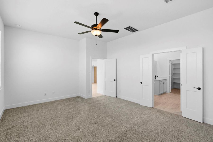 Spacious, unfurnished interior of a new home in Wildrye, Waller (Image 28).