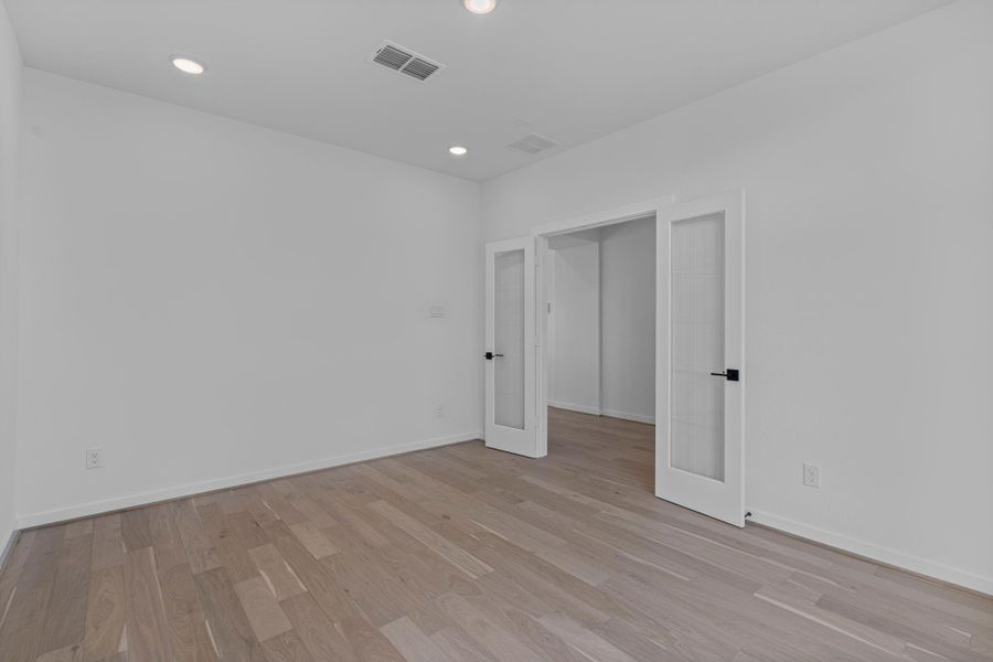 Spacious, unfurnished interior of a new home in Harvest Green - Final Opportunities, Richmond (Image 13).