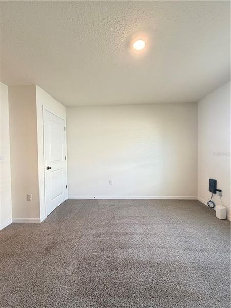 Spacious, unfurnished interior of a new home in Deer Path, Ocala (Image 39).