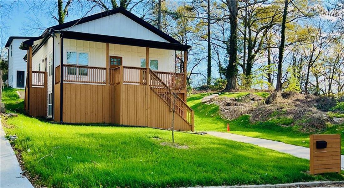 Exterior details and patio area of a home in , Atlanta (Image 19).