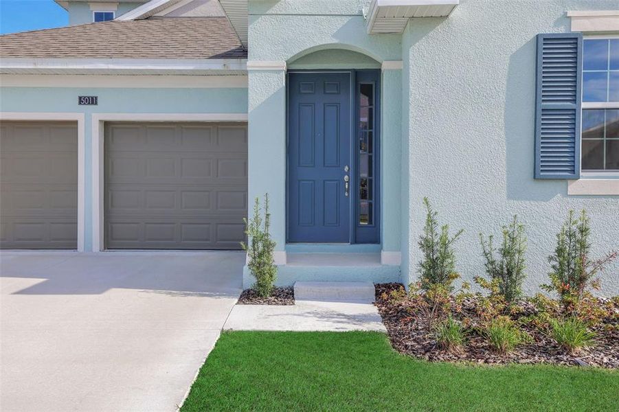 Exterior details and patio area of a home in Crossroads at Kelly Park, Apopka (Image 3).