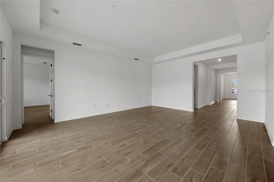 Spacious, unfurnished interior of a new home in Calusa Country Club, Lakewood Ranch (Image 19).