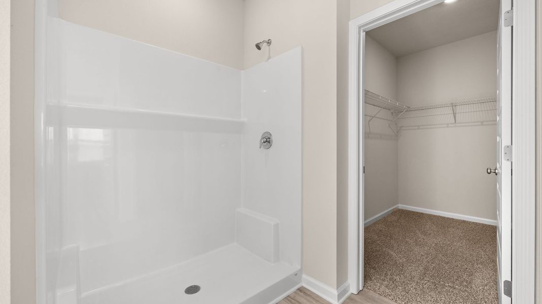 Spacious, unfurnished interior of a new home in Hodges Bayou Plantation, Panama City (Image 29).