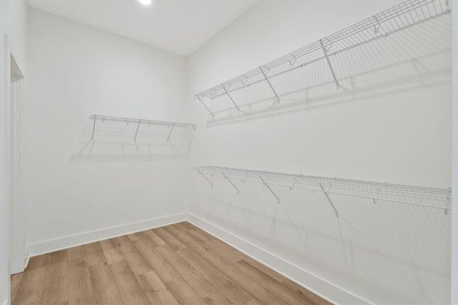 Spacious, unfurnished interior of a new home in , Gainesville (Image 26).