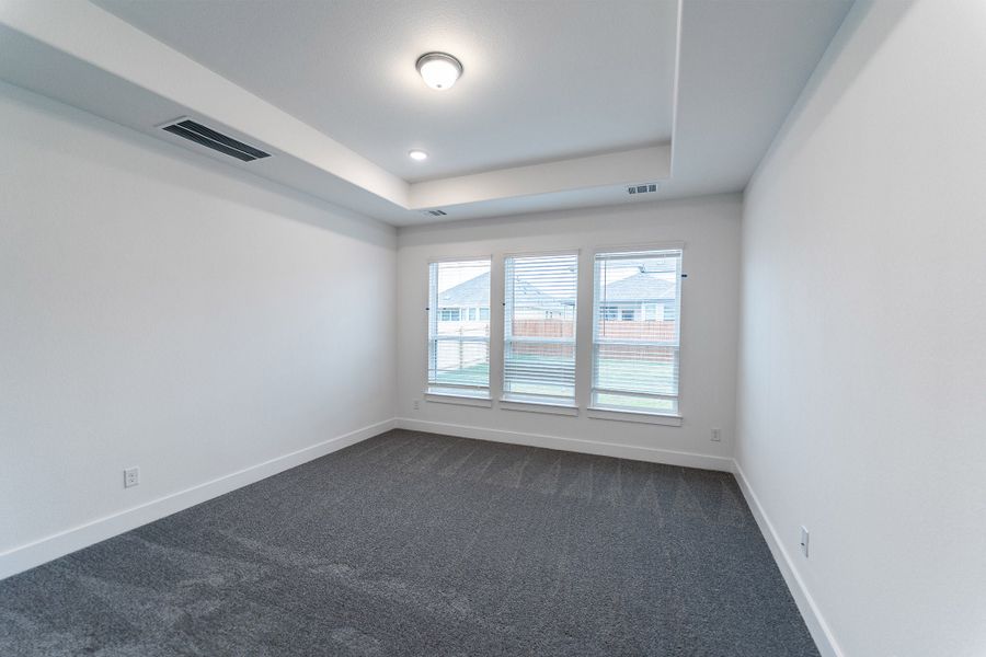 Spacious, unfurnished interior of a new home in Santa Rita Ranch, Georgetown (Image 16).