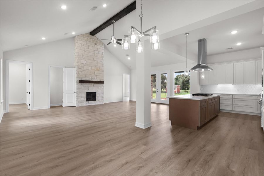 Spacious, unfurnished interior of a new home in , Angleton (Image 10).