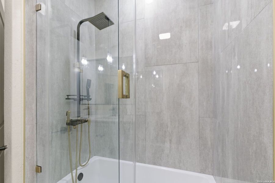 Close-up of interior finishes inside a home in , Floresville (Image 16).