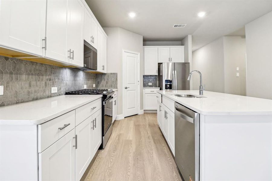 Photo is not of the actual home, but is an inspirational photo of builder’s model home and may depict options, furnishings, and/or decorator features that are not included. Photo is not of the actual home, but is an inspirational photo of builder’s model home and may depict options, furnishings, and/or decorator features that are not included.