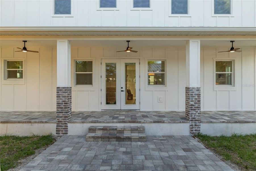 Exterior details and patio area of a home in , St. Petersburg (Image 30).