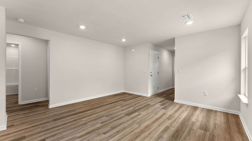 Spacious, unfurnished interior of a new home in Chateau Nemours, Port Saint Joe (Image 15).