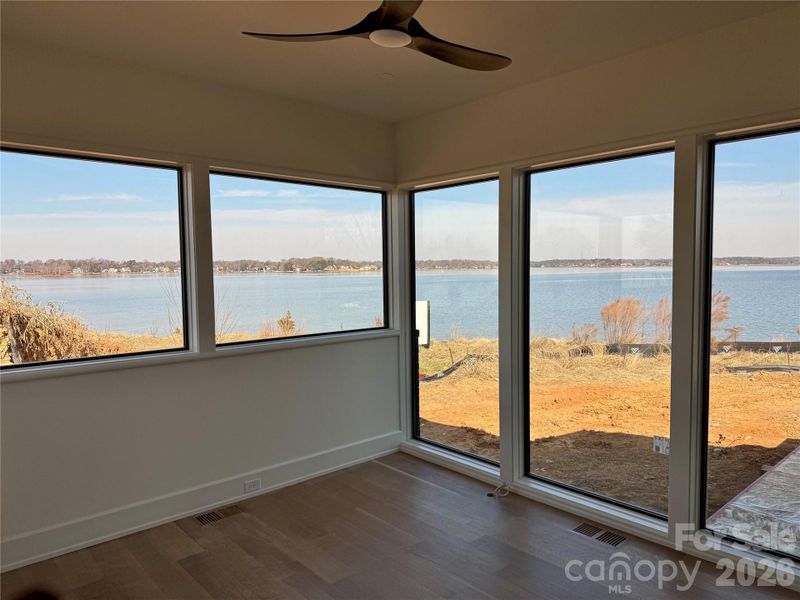 Primary suite, Main Floor