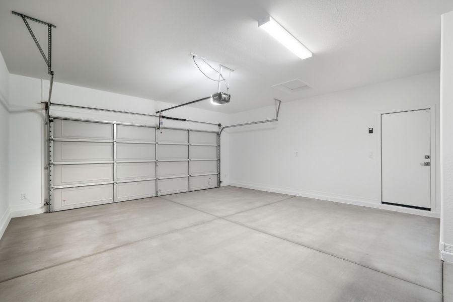 Spacious, unfurnished interior of a new home in Parkside, Avondale (Image 30).