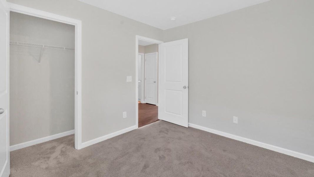 Spacious, unfurnished interior of a new home in Mulberry Landing, Orangeburg (Image 25).