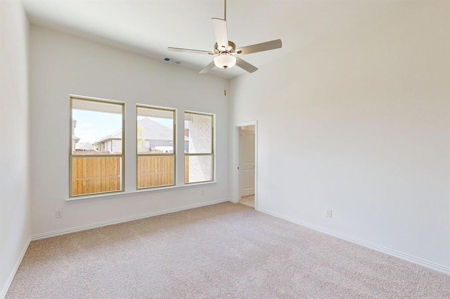 Spacious, unfurnished interior of a new home in Tarrytown, Crowley (Image 34).